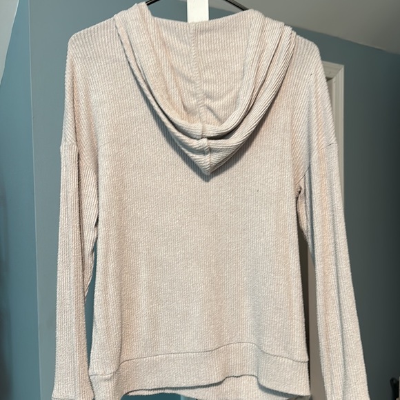 Cozy Cream Light Hooded Sweatshirt 🤍 - Picture 6 of 6